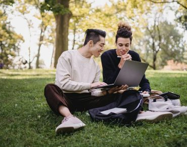 Trabalhando enquanto estuda no Canadá: o que você precisa saber