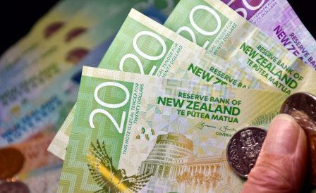 Governo anuncia aumento do salário mínimo da Nova Zelândia